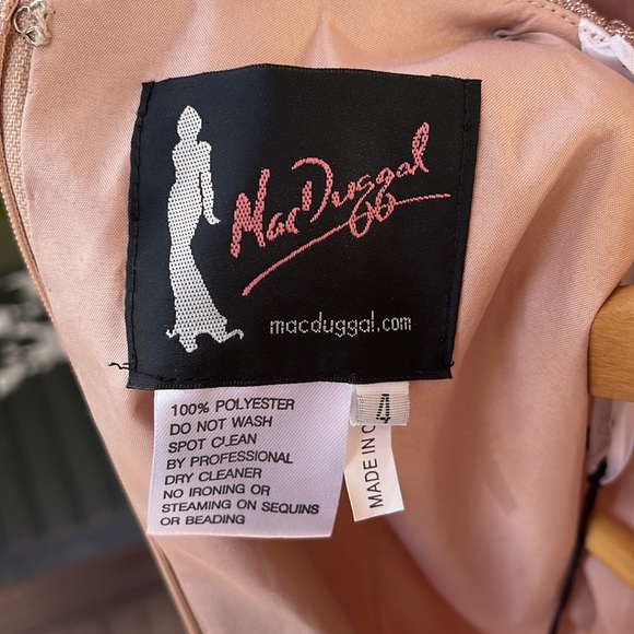 Mac Duggal - Rose Gold Shimmering Pleated  A-Line 3/4 Sleeve Gown - Size 4 - Picture 14 of 17